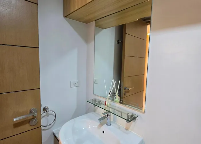 Taft East Gate Aparthotel *
